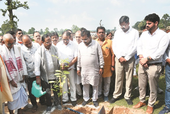 कृषि मंत्री ने पौधरोपण कर पर्यावरण जागरूकता का दिया संदेश