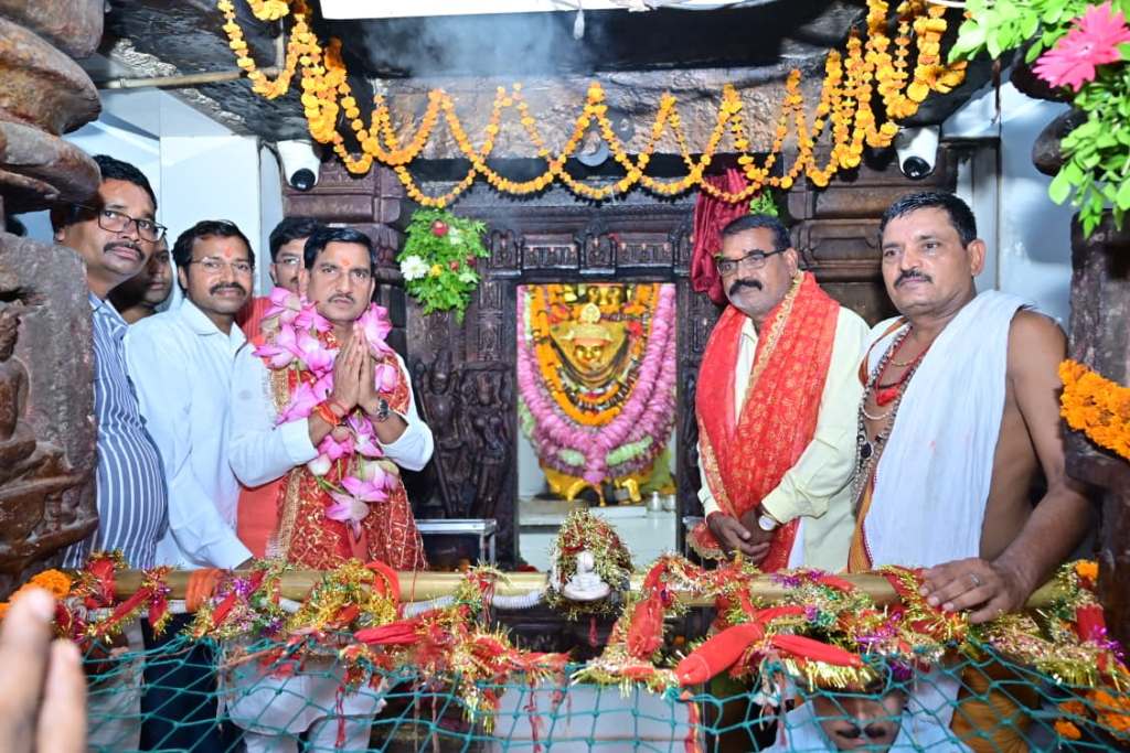 रतनपुर में तोखन साहू ने किया श्रमदान, कारोबारियों के बीच दिया ‘लोकल फॉर वोकल’ का संदेश