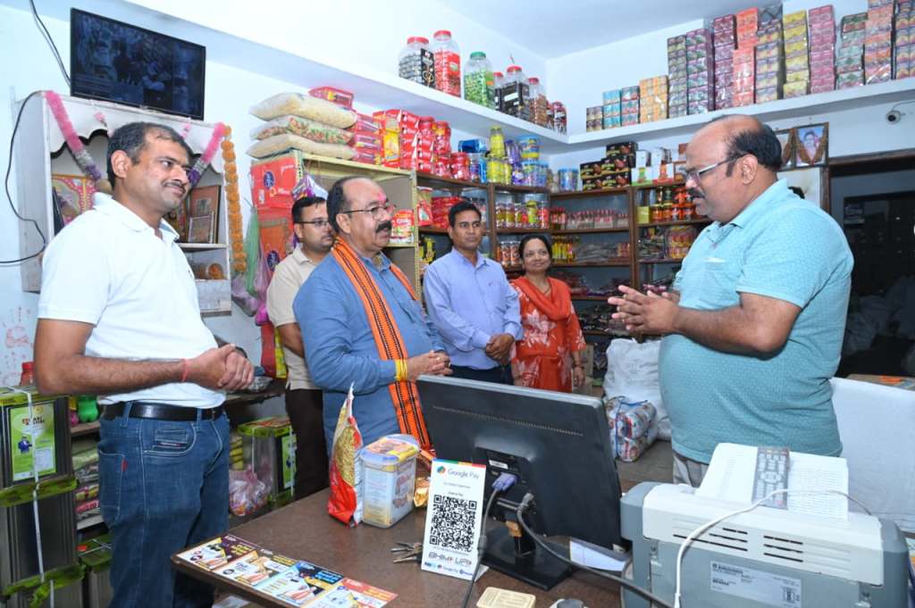 जीएसटी बचत उत्सव पर व्यापारियों से मिले डिप्टी सीएम साव, कहा- बाजार में जबरदस्त उत्साह