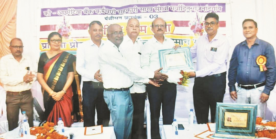 वार्षिक आमसभा में प्रतिभावान विद्यार्थियों का सम्मान