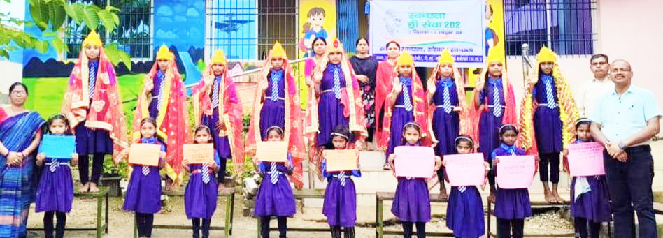 नव दुर्गा रूप में स्कूली बालिकाओं ने दिया स्वच्छता संदेश