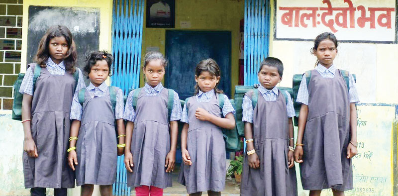 मैनपाट में पहाड़ी कोरवा बच्चों का आश्रम प्रवेश