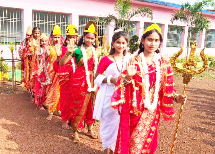 रानो स्कूल की बच्चियों ने नौ दुर्गा के रूप में दी शानदार प्रस्तुति