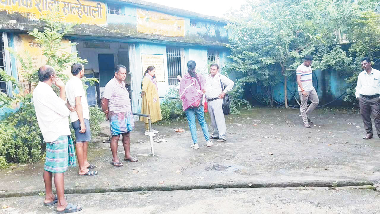 स्कूल की जमीन पर कब्जा, राजस्व विभाग की जांच में खुली पोल 