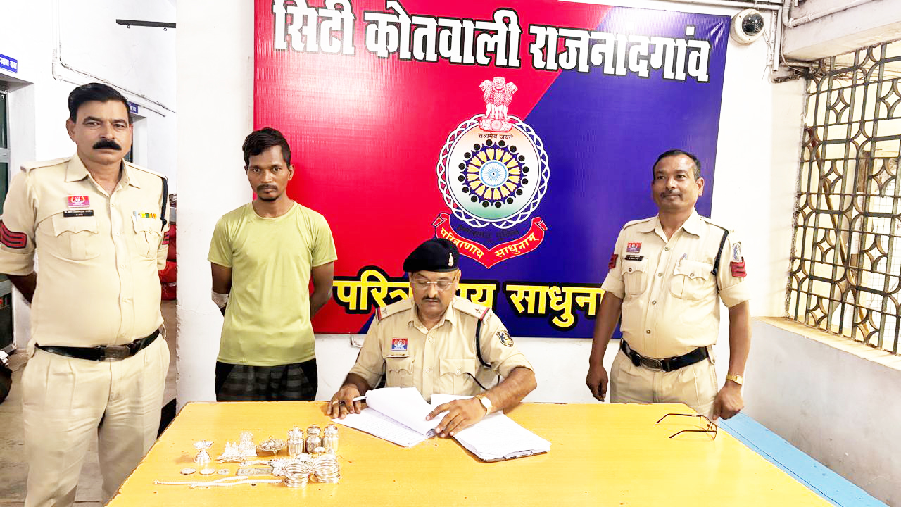 ज्वेलरी दुकान में चोरी, आरोपी गिरफ्तार