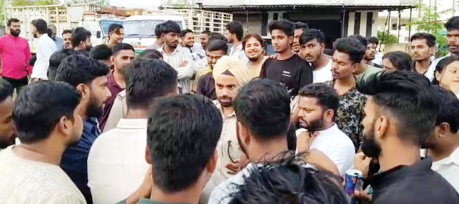 एल्विश यादव बिना कार्यक्रम किए लौटे, अंजली अरोड़ा का कार्यक्रम भी रद्द, लोगों ने पैसे वापस मांगे