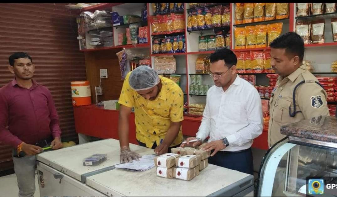 मिठाई में कीड़ा मिलने की खबर वायरल  होने के बाद जागा खाद्य सुरक्षा विभाग