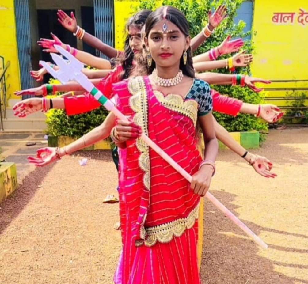 केंवतरा स्कूल में मां दुर्गा के नौ रूपों की आकर्षक झांकी सजाई गई