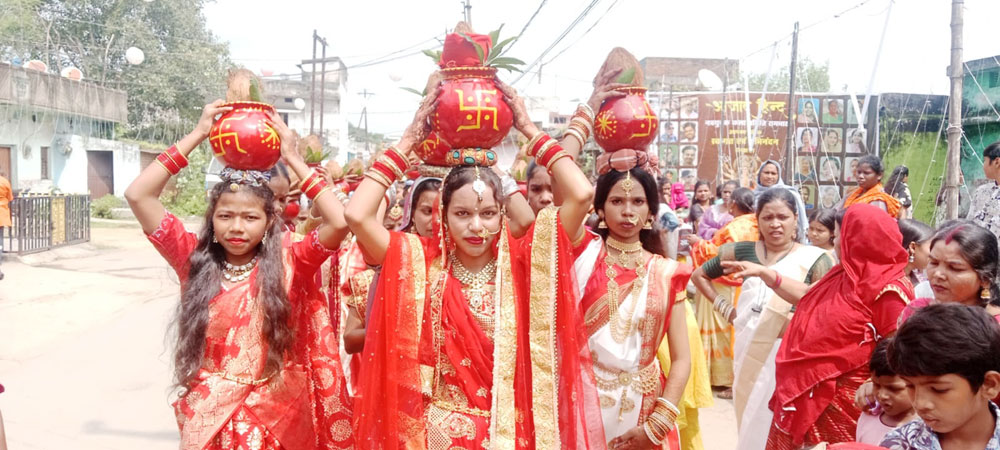 घट स्थापना के लिए निकाली कलश यात्राएं