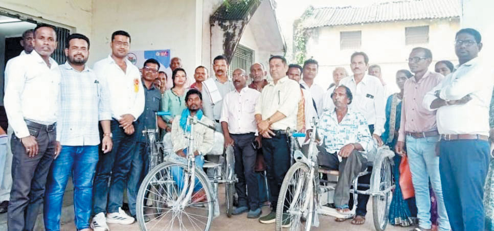 विखं स्तरीय नि:शक्तजन शिविर में दिव्यांगों को बांटे कैलीपर्स