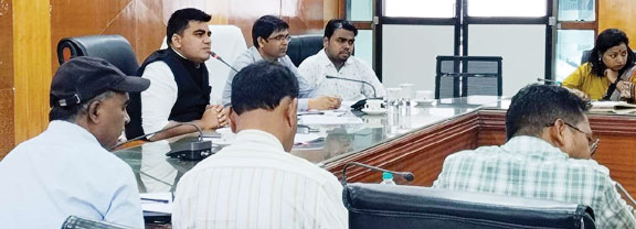 लक्ष्य समय सीमा में करें पूर्ण - कलेक्टर