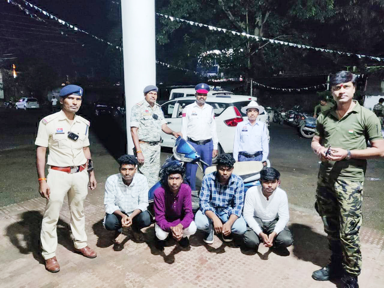  बाइक  पर स्टंट का वीडियो फैला, एक नाबालिग समेत 5 युवक और वाहन मालिक हिरासत में