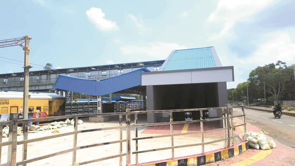 अमृत भारत योजना से राजनांदगांव रेल्वे स्टेशन की खूबसूरती बढ़ी