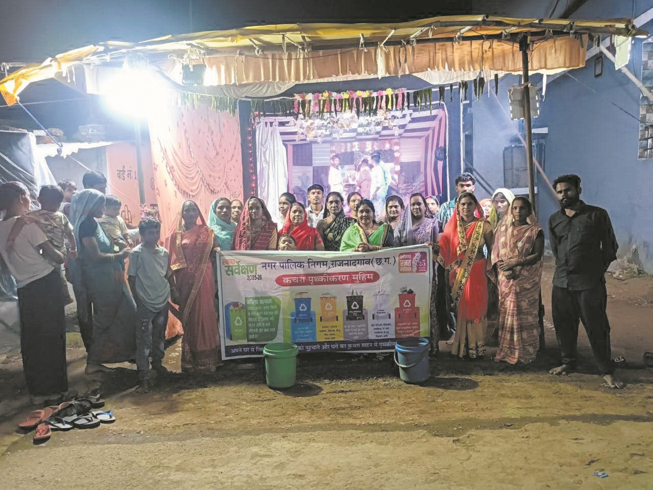 दुर्गा पूजा पंडालों में चला स्वच्छता अभियान