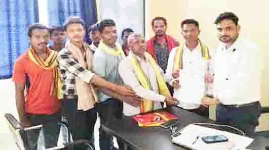 छत्तीसगढ़ सर्व आदिवासी समाज ने पांच सूत्रीय मांगों को लेकर तहसीलदार को सौंपा ज्ञापन