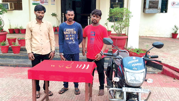 सेंधमारी करने वाले दो सगे भाइयों समेत तीन  गिरफ्तार, एक रेप केस में जेल जा चुका था