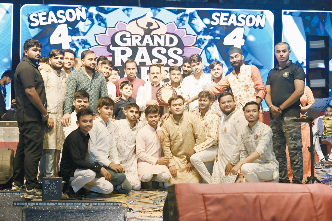 गरबा में उत्कृष्ट प्रदर्शन करने वाले सम्मानित