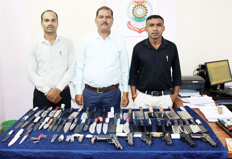 बस्तर पुलिस की ऑनलाइन चाकू खरीदारों पर पैनी नजर