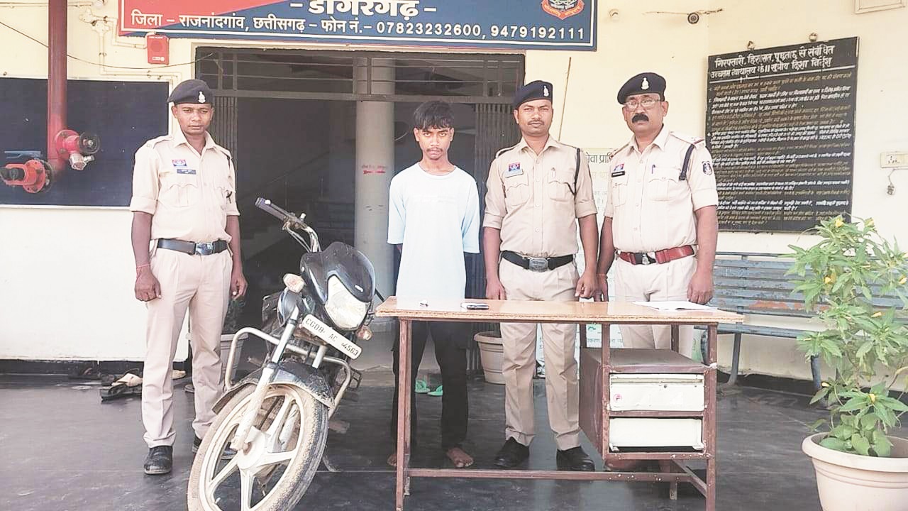 बाइक और मोबाइल लेकर भागने वाले आरोपी गिरफ्तार