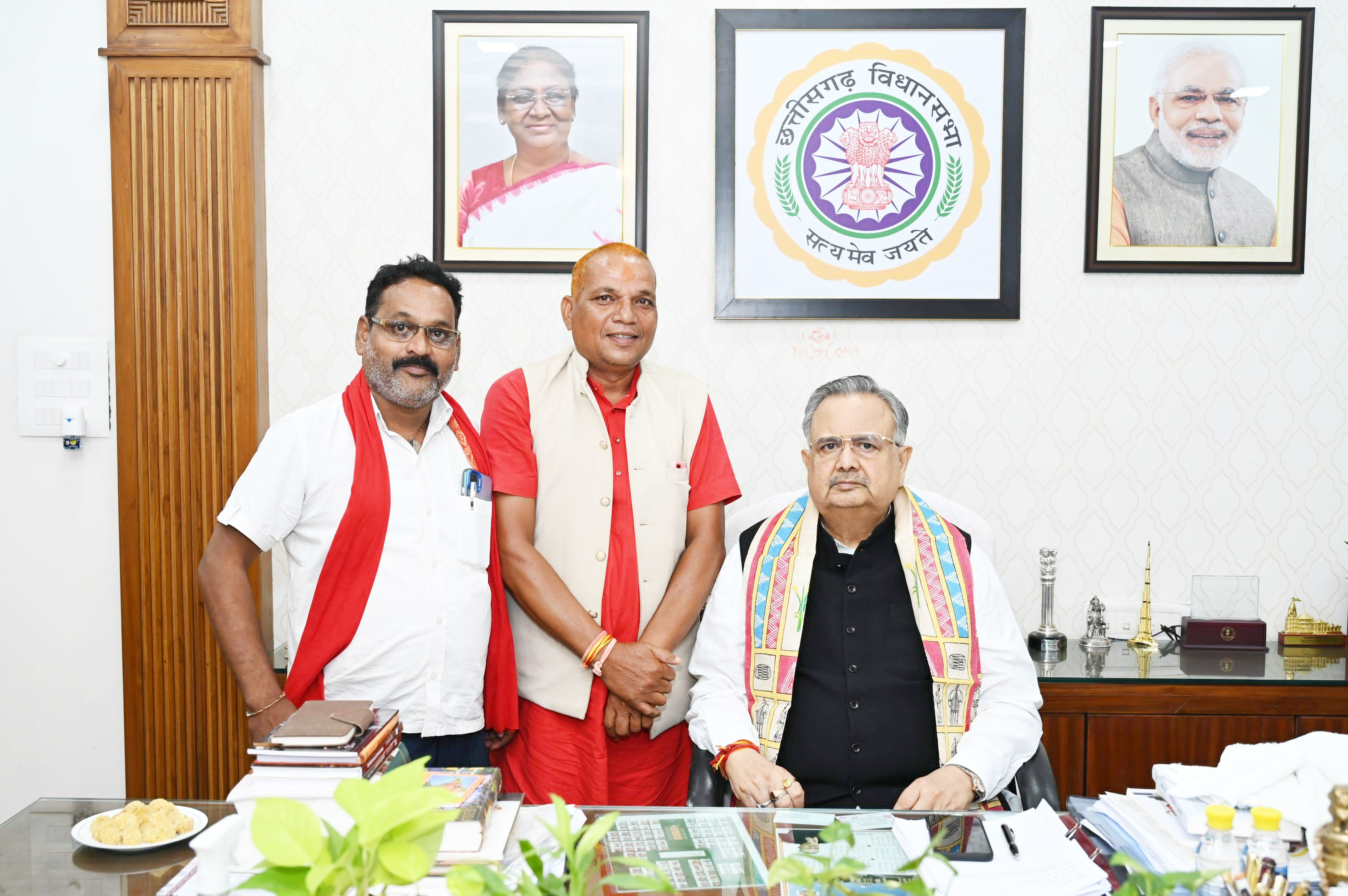 किसान नेता मिंजून साहू ने विस अध्यक्ष से की मुलाकात