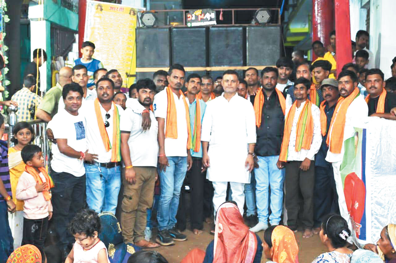 नवरात्रि पर आरती और सामूहिक भाजपा प्रवेश