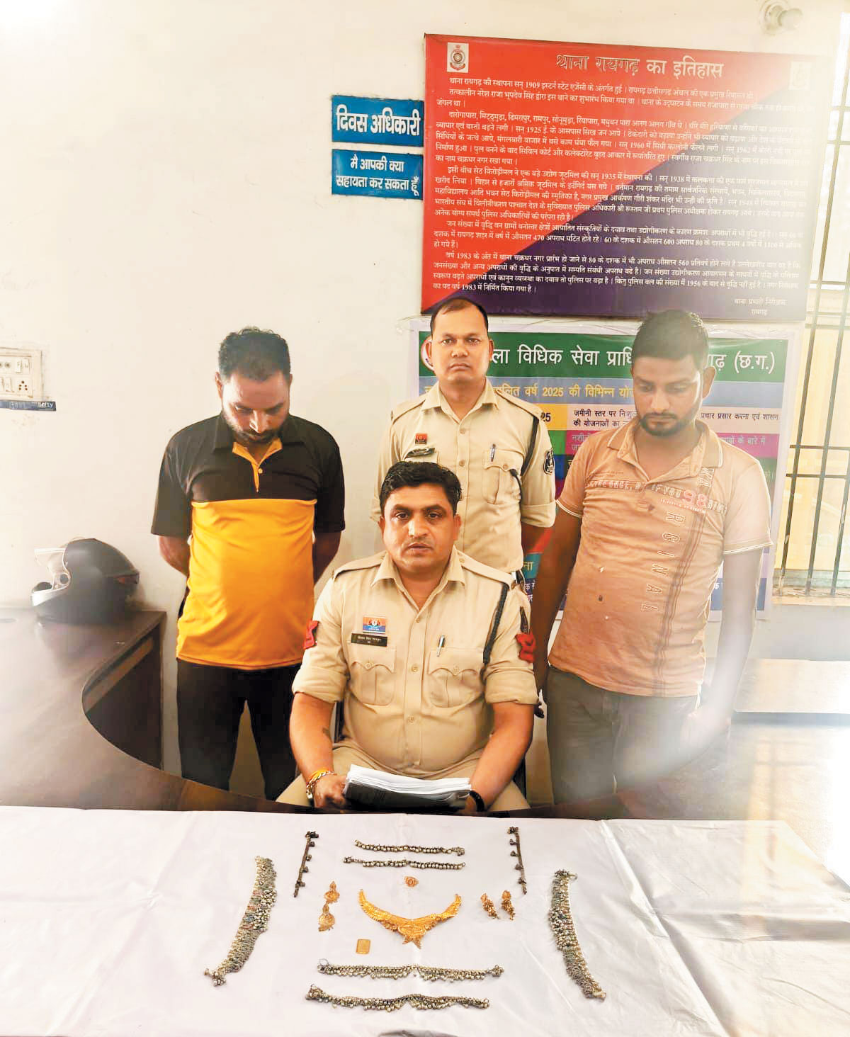 सूने मकान से नौ लाख की चोरी, दो आरोपी गिरफ्तार