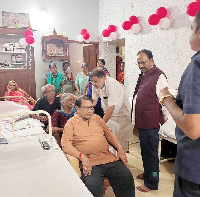 बुजुर्गों का सम्मान