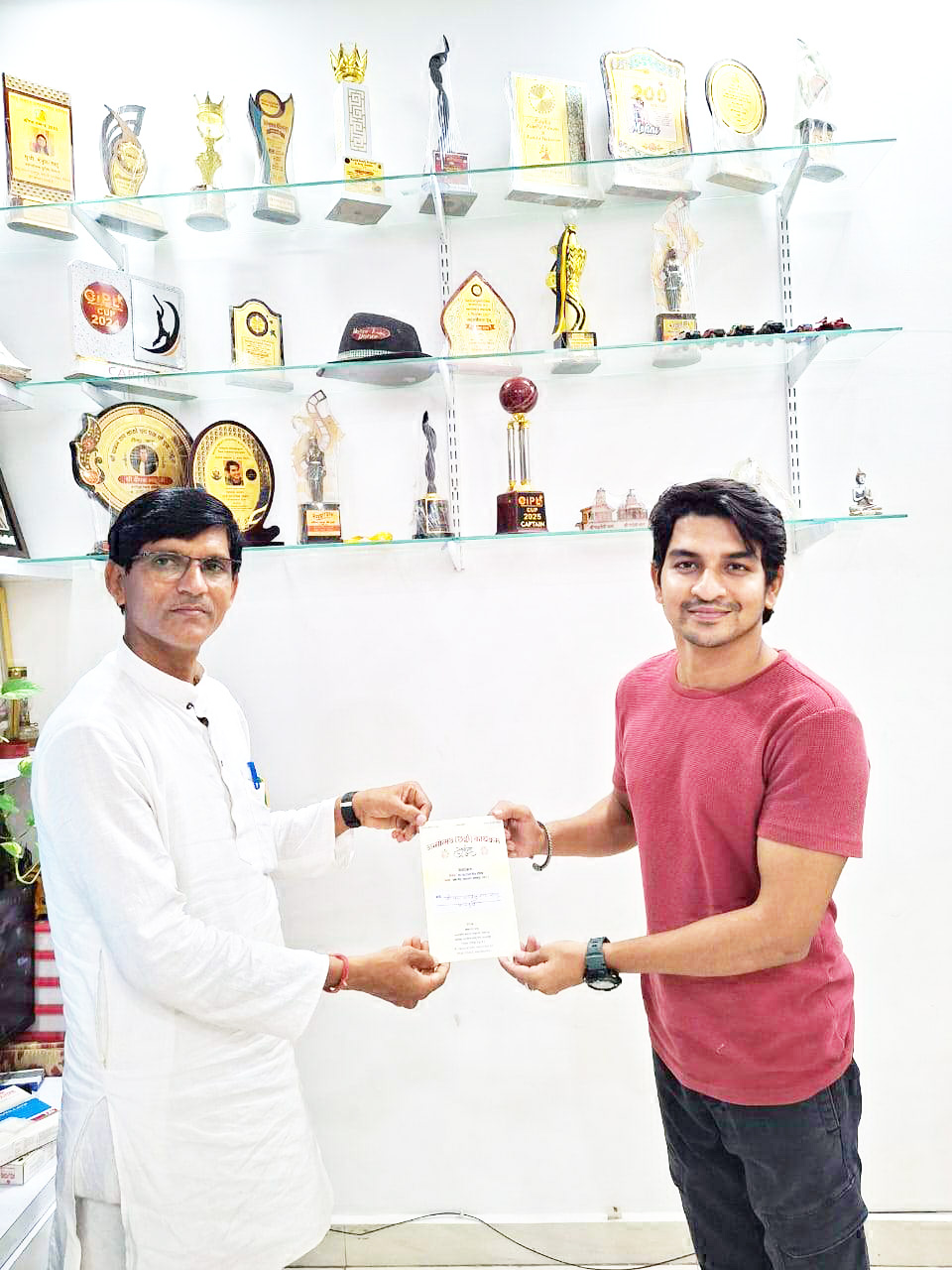 छैया भुइयां 2,3 के हीरो  दीपक 5 को ग्राम पोड़ में