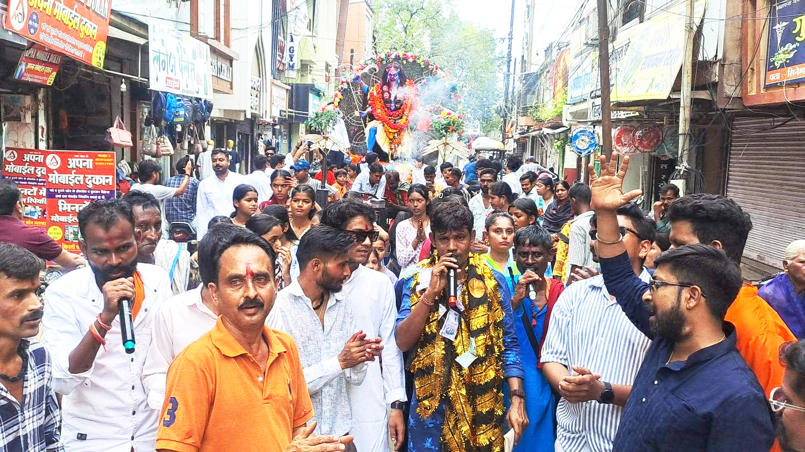 जसगीतों के साथ प्रतिमा विसर्जित