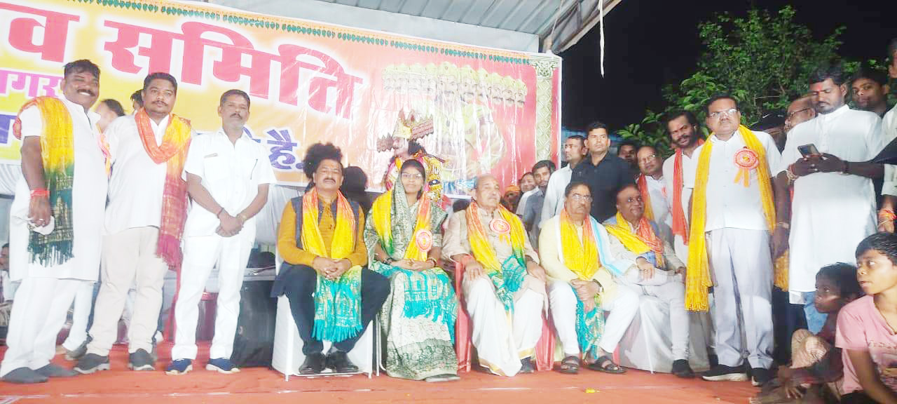 विजयादशमी पर राख हुआ अधर्म का पुतला, लोगों ने लगाए जय श्री राम के नारे