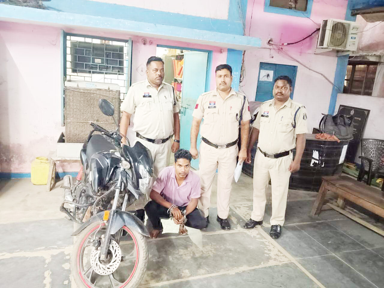 बाइक की चोरी, युवक गिरफ्तार