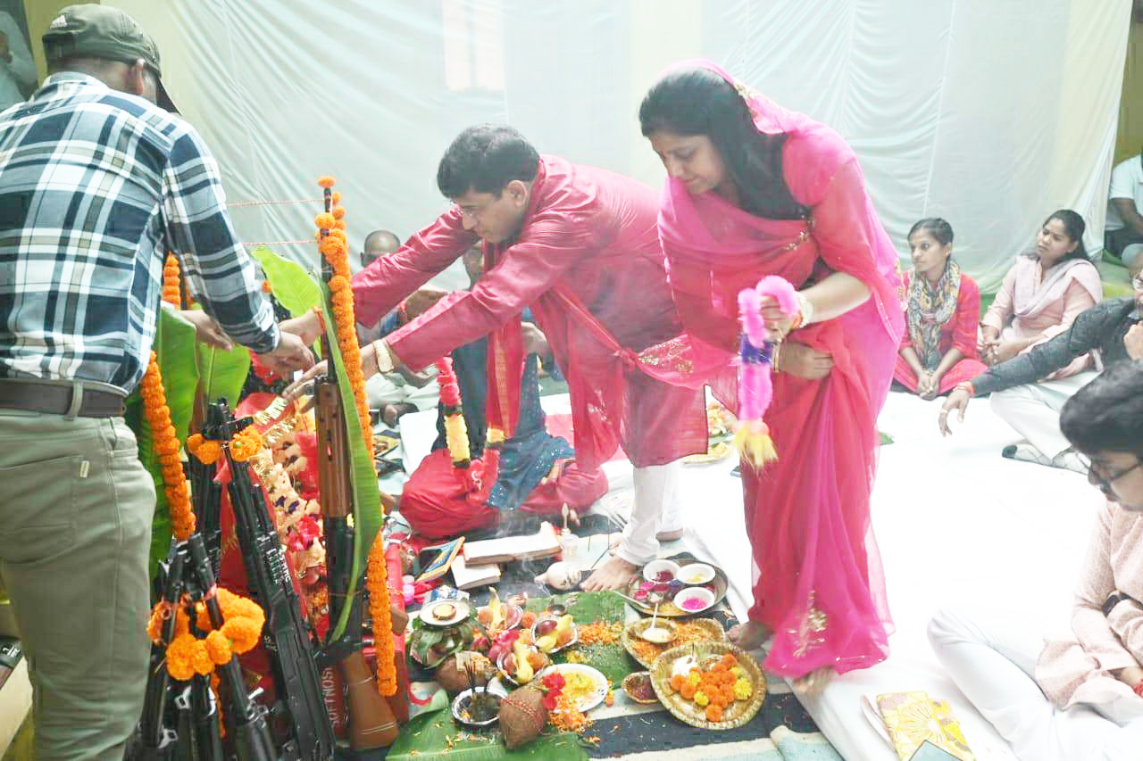 मोहला-मानपुर में शस्त्र  व वाहन पूजा