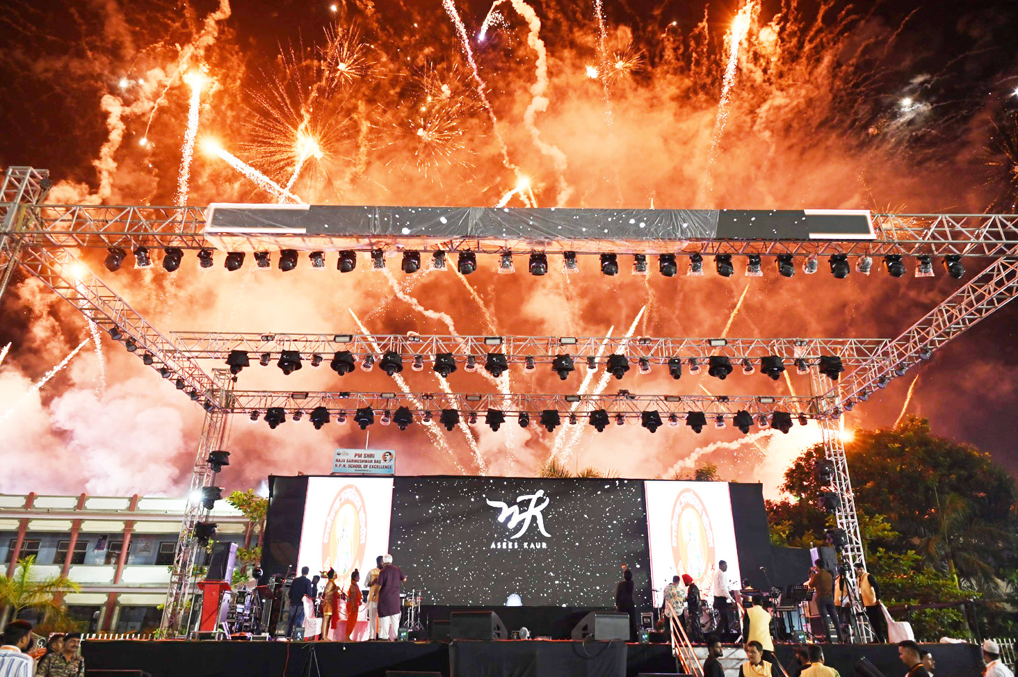 रावण दहन में नयनाभिराम आतिशबाजी