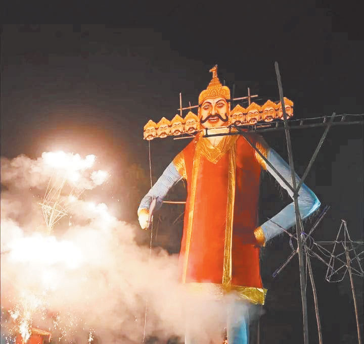 धूमधाम से मना दशहरा