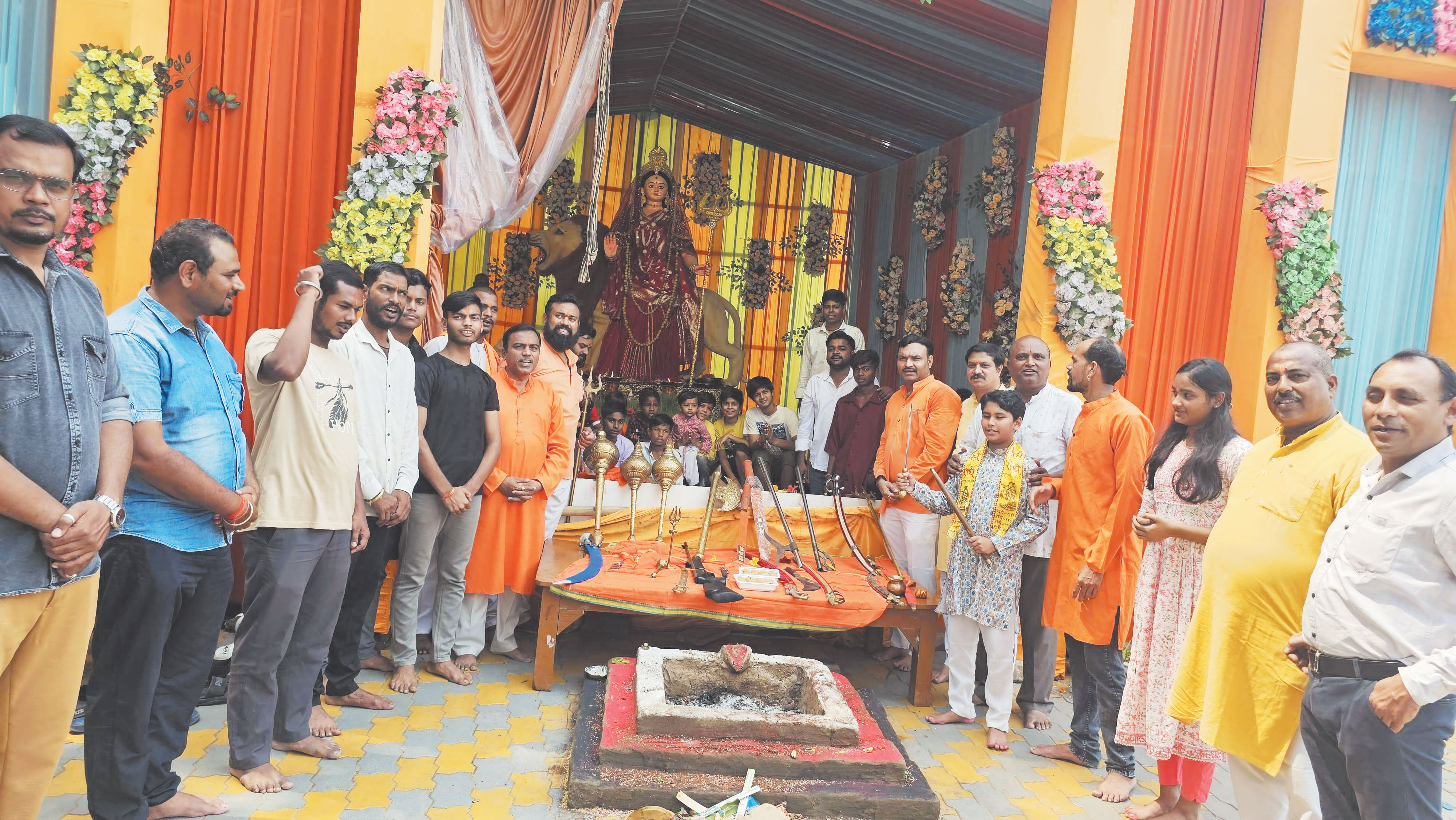 विजयादशमी पर विहिप ने की शस्त्र पूजा