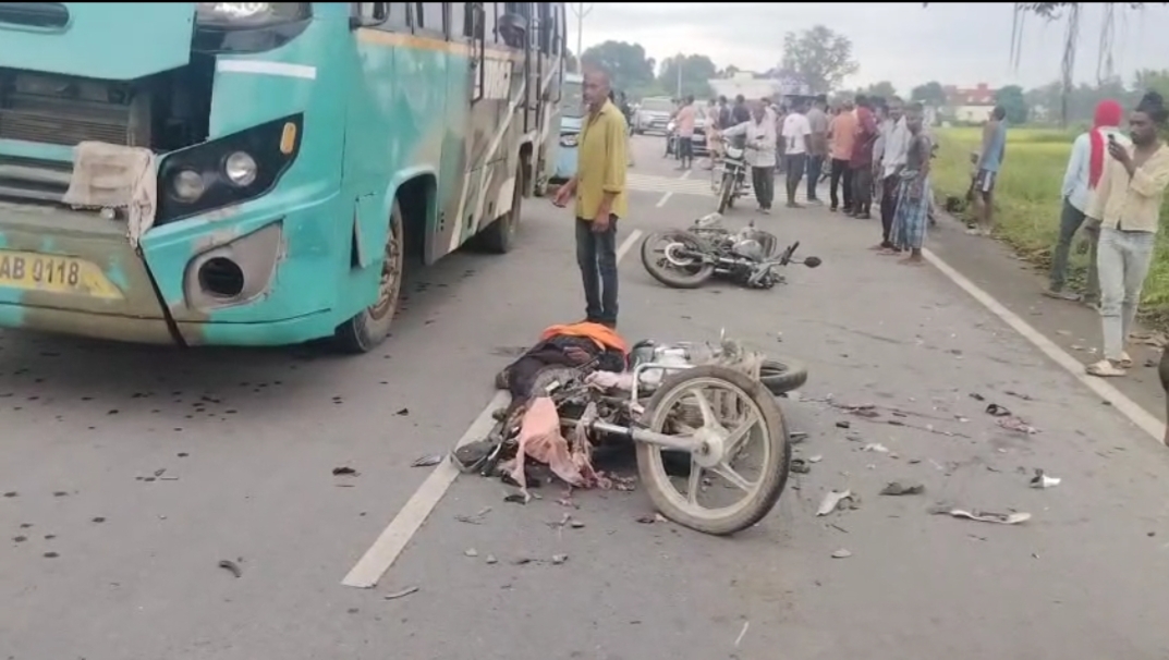 सडक़ हादसे में 3 मौतें, 2 गंभीर