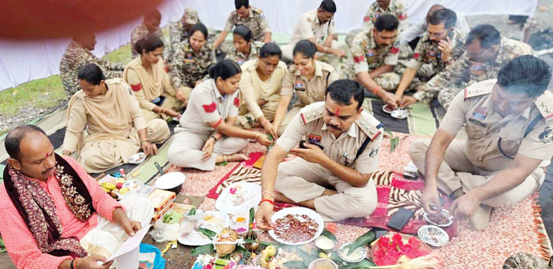 विजयदशमी पर शस्त्र पूजन, सिटी कोतवाली में हर्ष फायर कर निभाई परंपरा