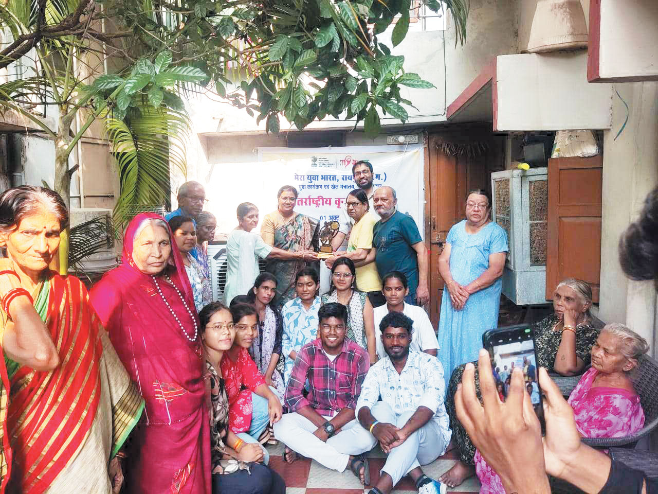 वृद्धाश्रमों में स्वयंसेवी कार्यक्रम