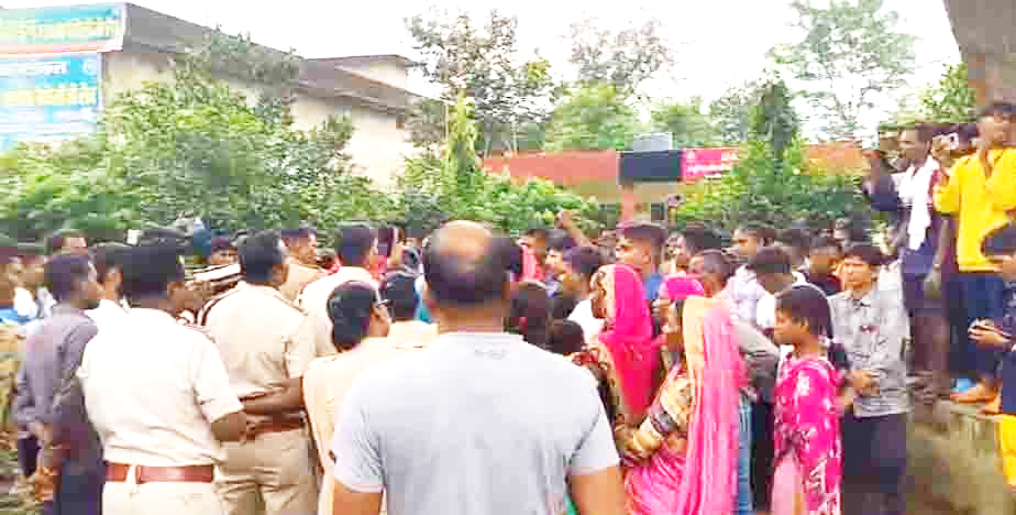 दशहरे की रात खम्हार में त्रासदी को लेकर बवाल