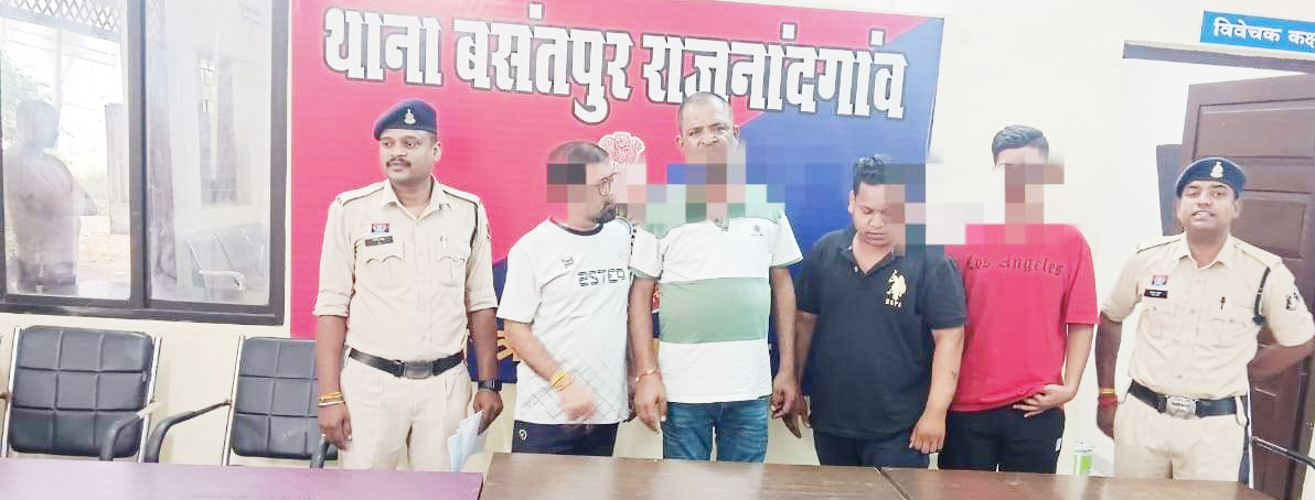 रास्ता रोककर गाली-गलौज, 4 आरोपी गिरफ्तार