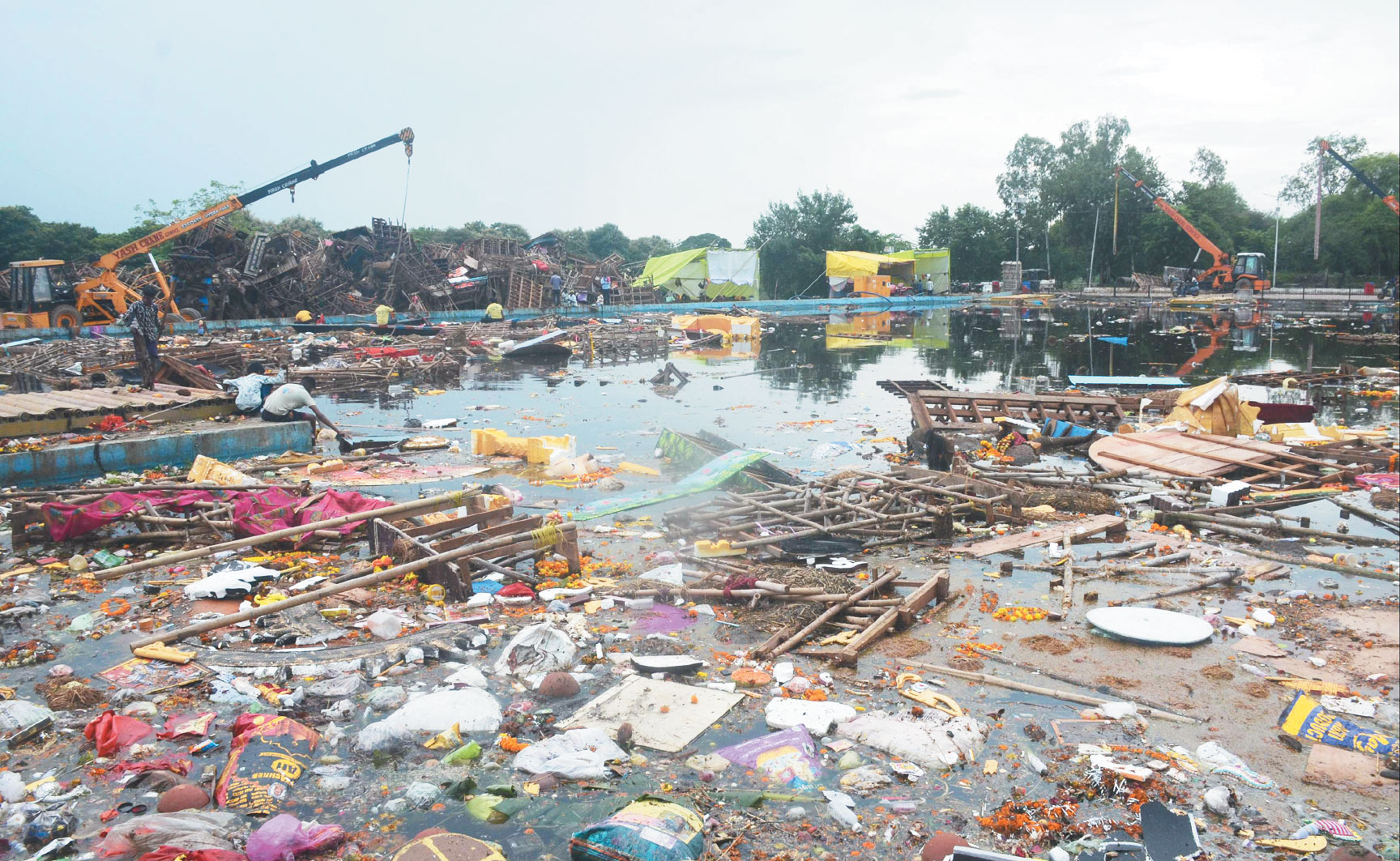 897 दुर्गा मूर्तियों का विसर्जन, कुंड की लगातार सफाई
