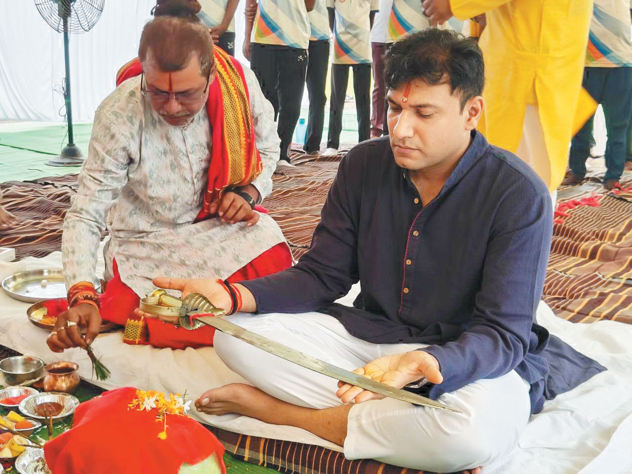 पुलिस लाईन के शस्त्रागार में शस्त्रों की पूजा-अर्चना की