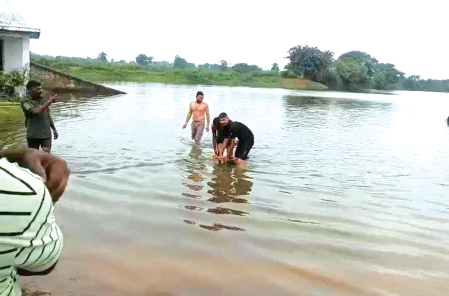  नई राजधानी में बीच तालाब नाबालिग की मौत, मिर्गी से पीडि़त था