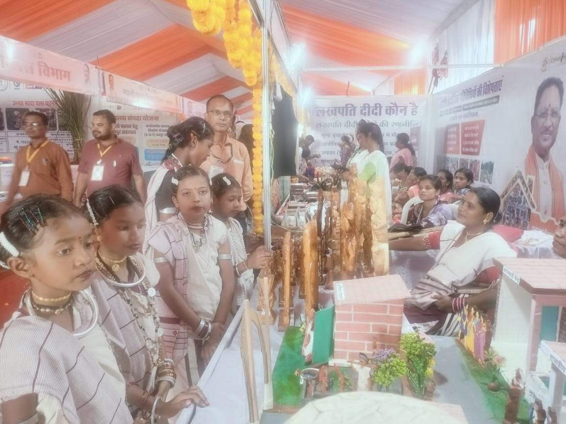 महिला स्वयं सहायता समूहों के उत्पादों ने बिखेरी अनूठी छटा