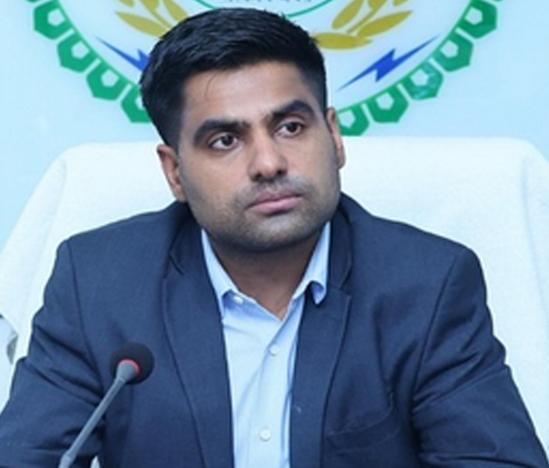 नए कलेक्टर यादव ने सम्हाला पदभार