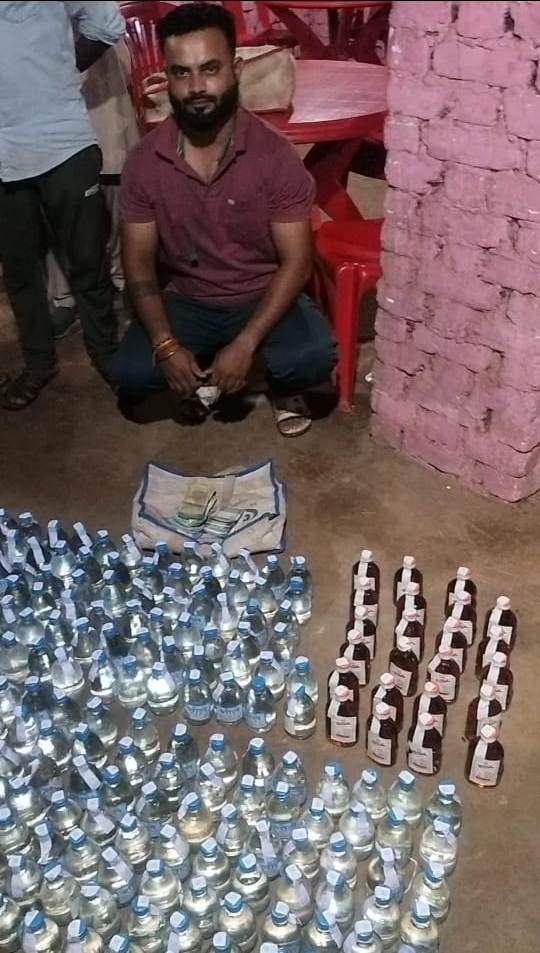 ढाबा में शराब बिक्री, संचालक गिरफ्तार