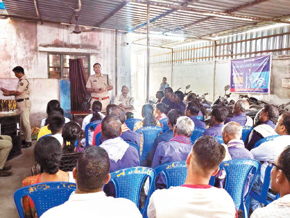 जूटमिल थाना में कोटवारों की बैठक व सम्मान समारोह, कोटवार व मेधावी छात्रों को किया सम्मानित