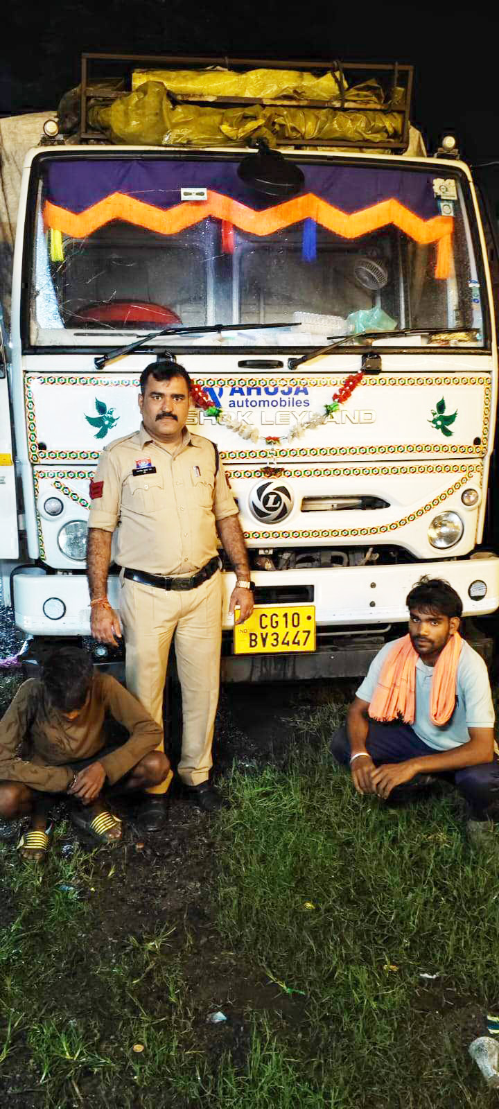 20 टन अवैध स्क्रैप संग दो आरोपी गिरफ्तार, वाहन जब्त