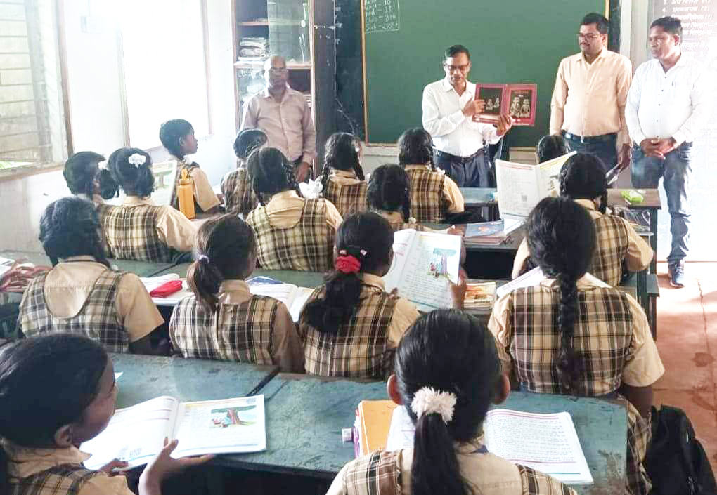 कलेक्टर ने जनचौपाल  में सुनी समस्याएं