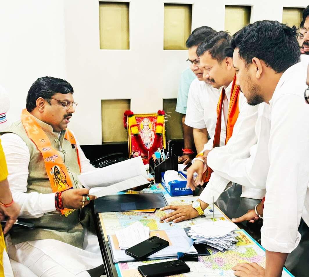  राजिम में केंद्रीय विद्यालय की स्थापना के लिए ज्ञापन सौंपा